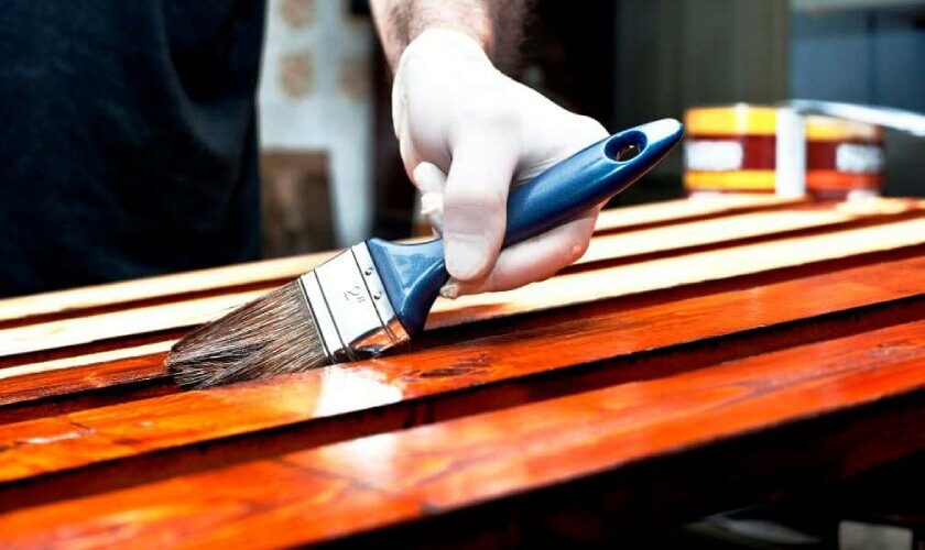 How to apply paint on painted wood